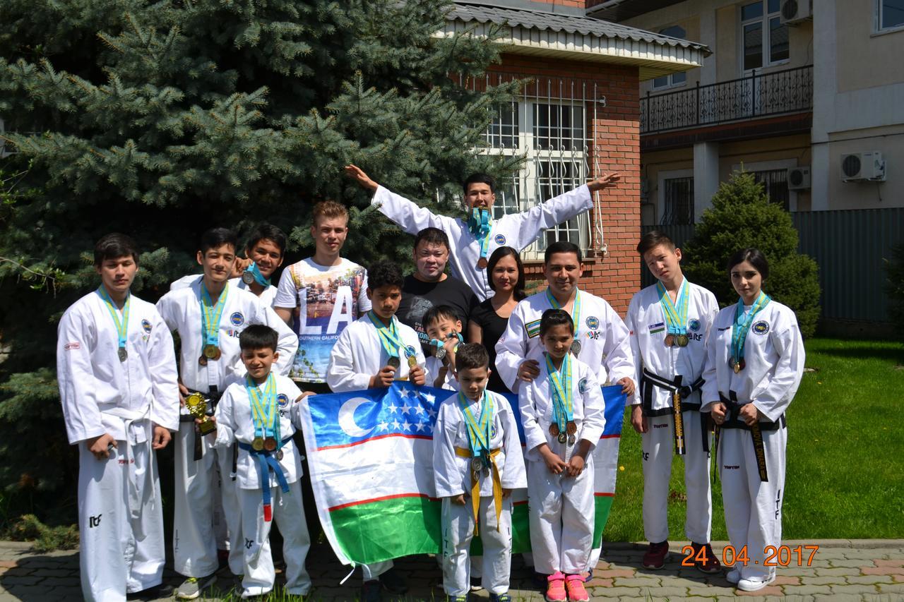 Ostello Interhouse Almaty Esterno foto